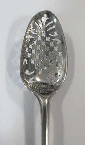 Lot 411 - An 18th century silver mote spoon