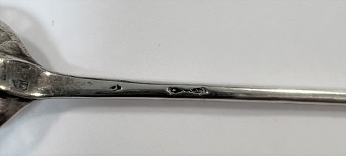 Lot 411 - An 18th century silver mote spoon