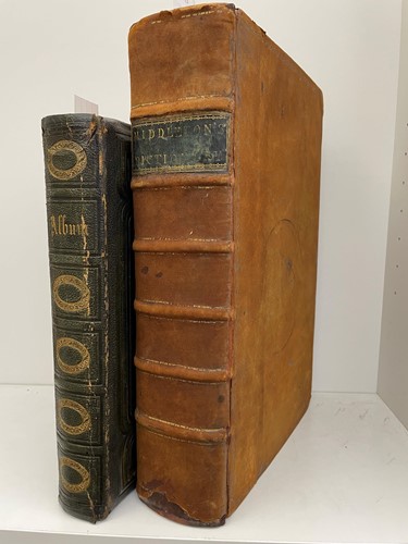 Lot 136 - MIDDLETON (Rev. E) The New Complete Dictionary...