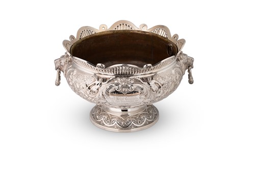 Lot 498 - A Victorian silver punchbowl