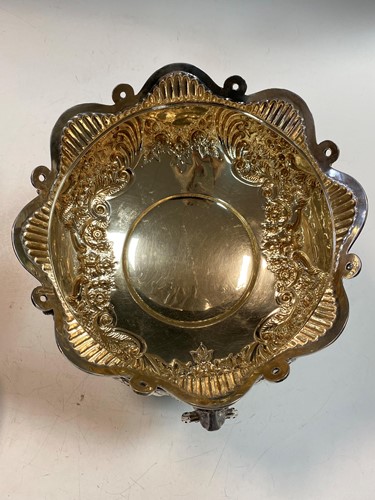 Lot 498 - A Victorian silver punchbowl