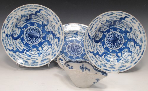 Lot 9 - Three 18th century Worcester blue and white...