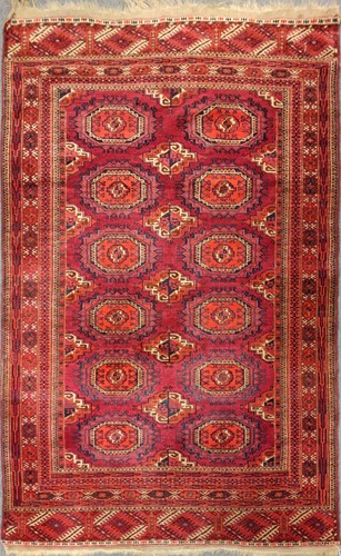 Lot 8 - An early 20th century Tekke Turkman rug in a...