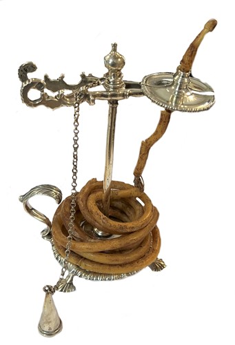 Lot 424 - A George III 18th century silver scissor action wax jack