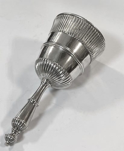 Lot 421 - A Victorian silver table bell of heavy gauge