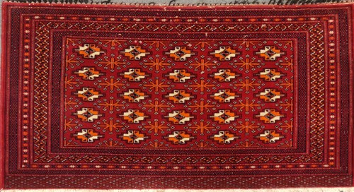 Lot 37 - A late 20th century Tekke chuval, 137 x 74cm