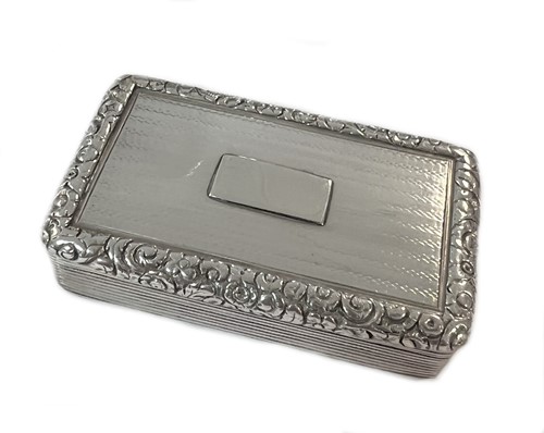 Lot 369 - A George IV silver snuffbox, mark of Joseph Willmore