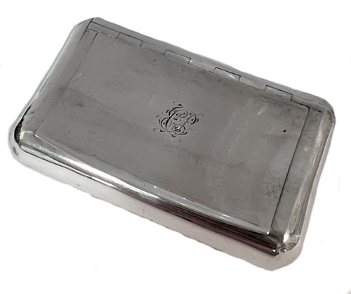 Lot 379 - A George III silver snuff box