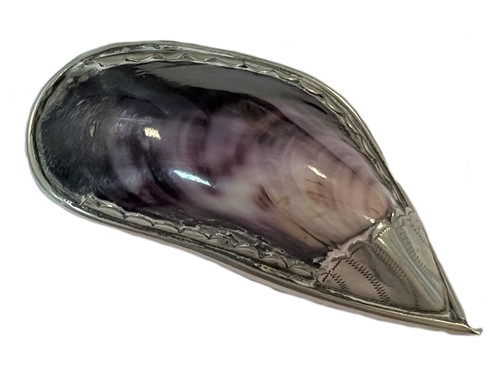 Lot 374 - A (probably) 19th century novelty vesta case