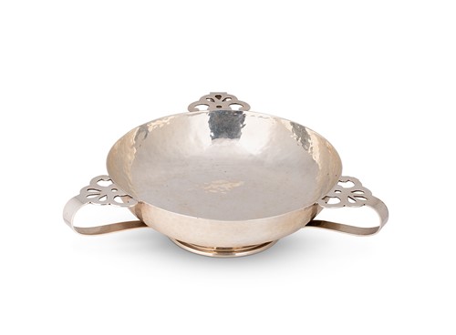 Lot 518 - A George V silver three handled fruit bowl