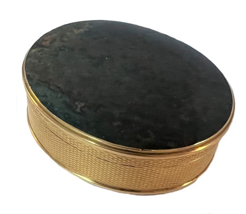 Lot 391 - A bloodstone set snuffbox