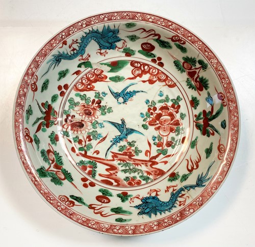 Lot 25 - A Chinese Zhangzhou (Swatow) porcelain dish, late Ming Dynasty, 17th century