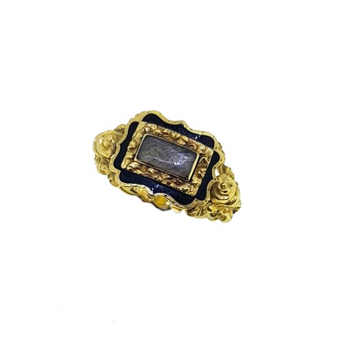 Lot 76 - A Georgian mourning ring