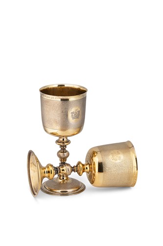 Lot 519 - A pair of George V vermeil goblets