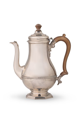 Lot 509 - A George V silver coffee pot