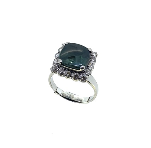 Lot 177 - A tsavorite garnet and diamond dress ring