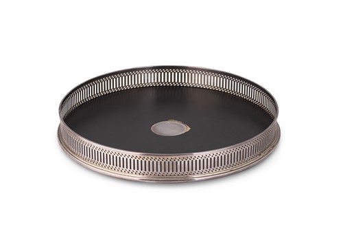 Lot 533 - A late 20th century silver gallery tray