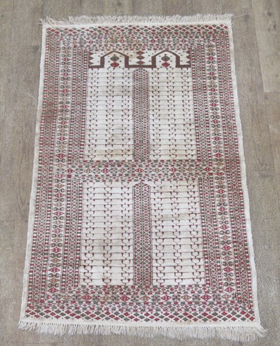 Lot 563 - A Bokhara rug, 157 x 94cm