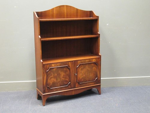 Lot 390 - A Bevan & Funnell Georgian style mahogany...