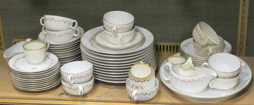 Lot 71 - A Royal Worcester Verona pattern part dinner...