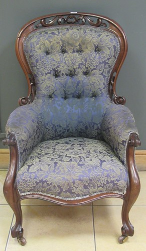 Lot 499 - A Victorian mahogany button back armchair with...