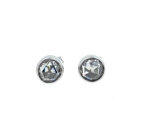 Lot 202 - A pair of diamond solitaire ear studs
