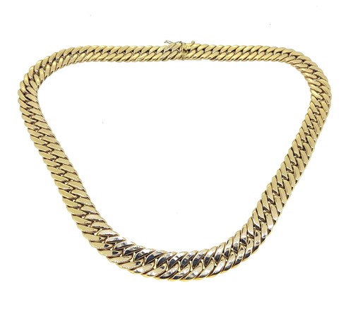 Lot 227 - An 18ct gold necklace