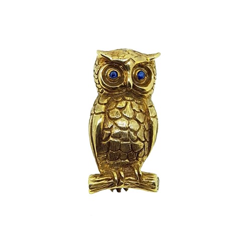 Lot 117 - A modern 18ct gold owl brooch