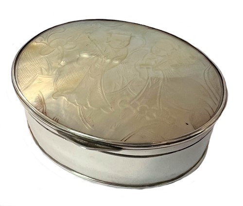 Lot 375 - A George III silver and mother of pearl box