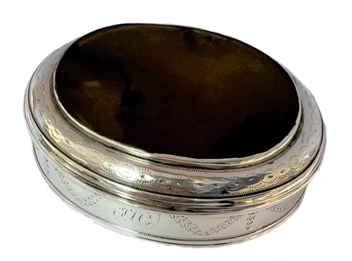 Lot 372 - A (possibly) late 18th century tortoiseshell set box