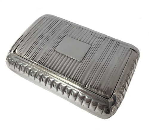 Lot 381 - A George III silver snuffbox, mark of Samuel Pemberton