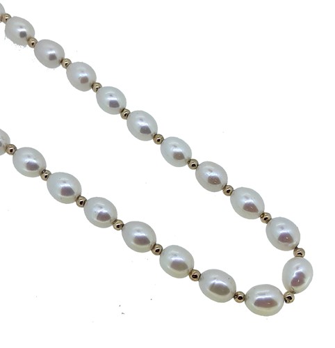 Lot 45 - A pearl necklace