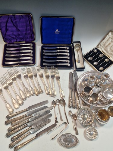 Lot 208 - A collection of assorted silver, including two...