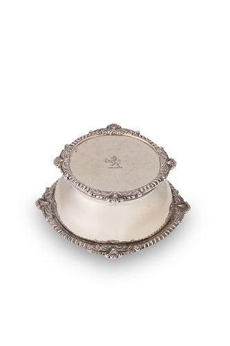 Lot 505 - A George V silver inkwell