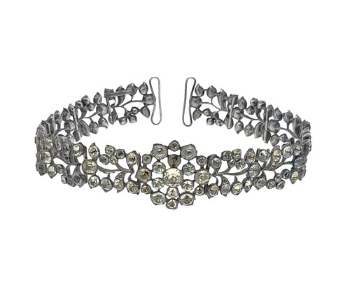 Lot 70 - A Georgian paste choker