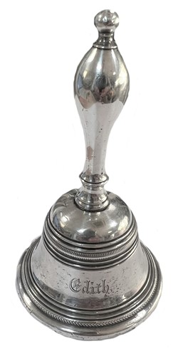 Lot 420 - A George III silver table bell