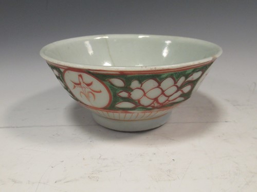 Lot 7 - Chinese Swatow late Ming Dynasty bowl, 15cm...