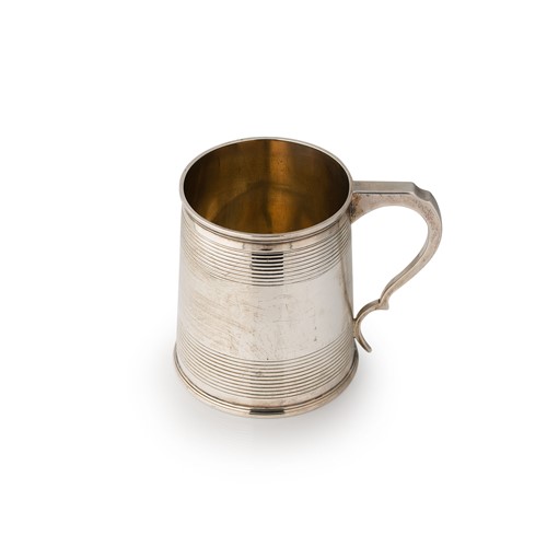 Lot 485 - A William IV silver beer mug