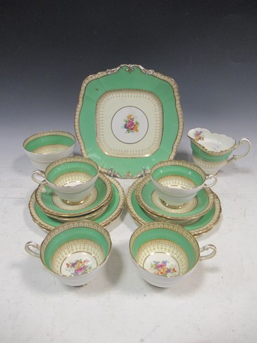 Lot 28 - A Paragon fifteen piece Art Deco tea set