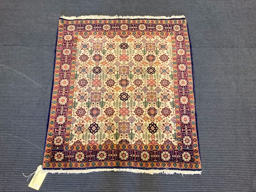 Lot 600 - A Tabriz rug, 110 x 95cm