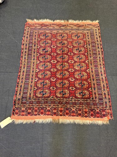 Lot 593 - A Bokhara rug, 148 x 110cm