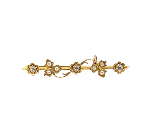 Lot 203 - An early 20th century diamond and split pearl brooch