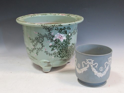 Lot 148 - A Japanese celadon jardiniere 29 x 36cm and a '...