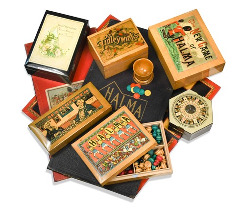 Lot 559 - The new game of Halma by Jacques & Son, London