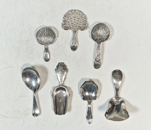 Lot 194 - A collection of 7 caddy spoons