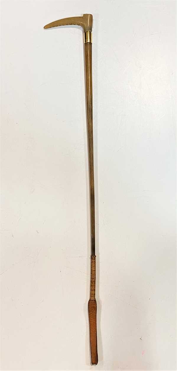 Lot 66 - An 18-carat gold mounted rhinoceros horn