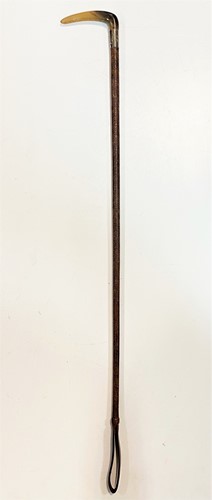 Lot 67 - A horn and silver gilt collared riding crop