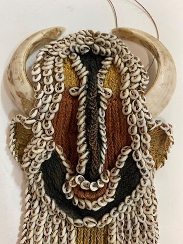 Lot 136 - A Papua New Guinea, Abelam, Karaut, pectoral ornament