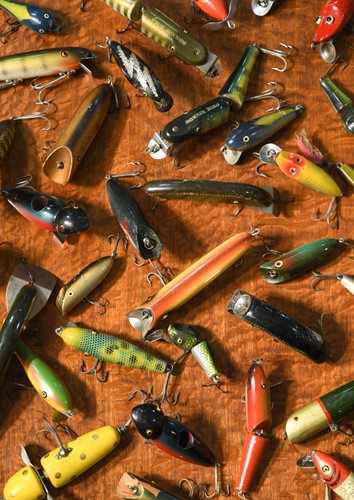 Lot 401 - A good collection of vintage lures and pike plugs, mostly early to mid 20th century