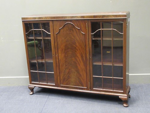 Lot 430 - A 1920s mahogany low bookcase cabinet with...
